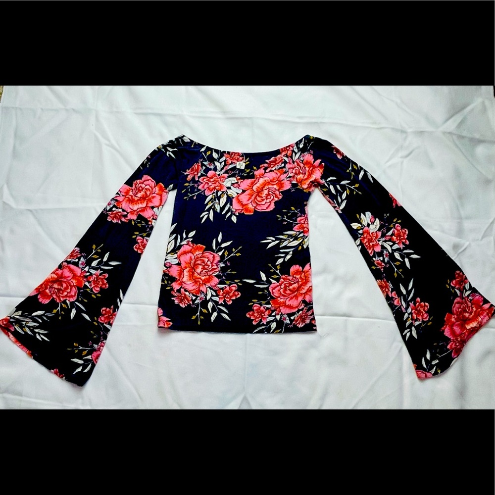 Billabong crop top long sleeve.